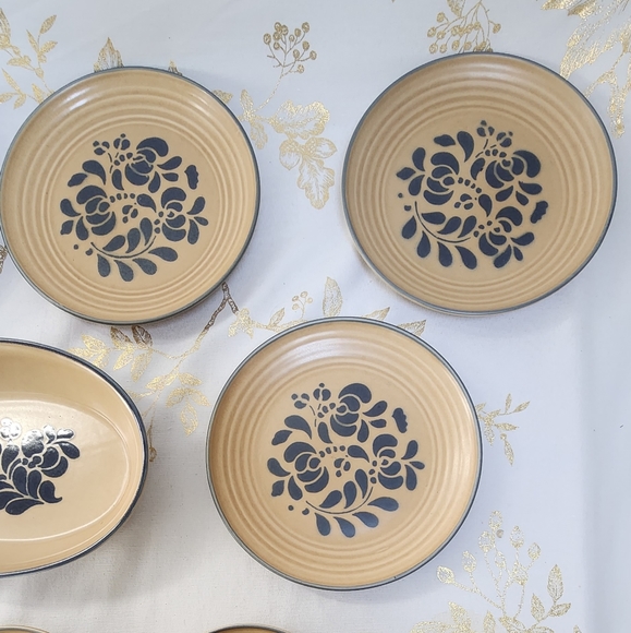 Pfaltzgraff Folk Art Vintage 10-Piece Stoneware Set - Picture 8 of 14